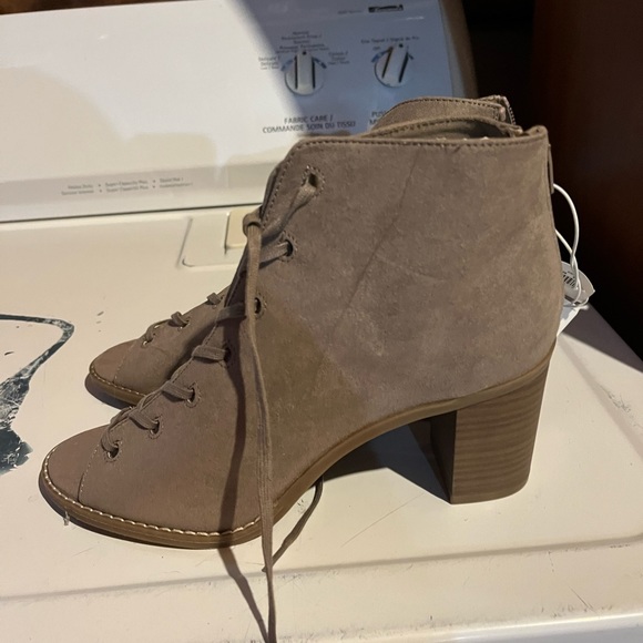 Heeled boots - Picture 2 of 3